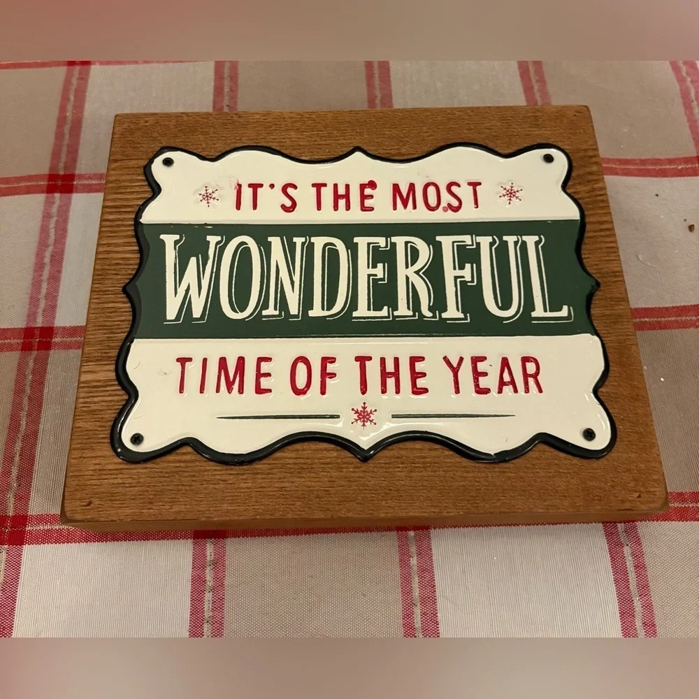 Festive Holiday Sign - Green and Red - Picture 1 of 1